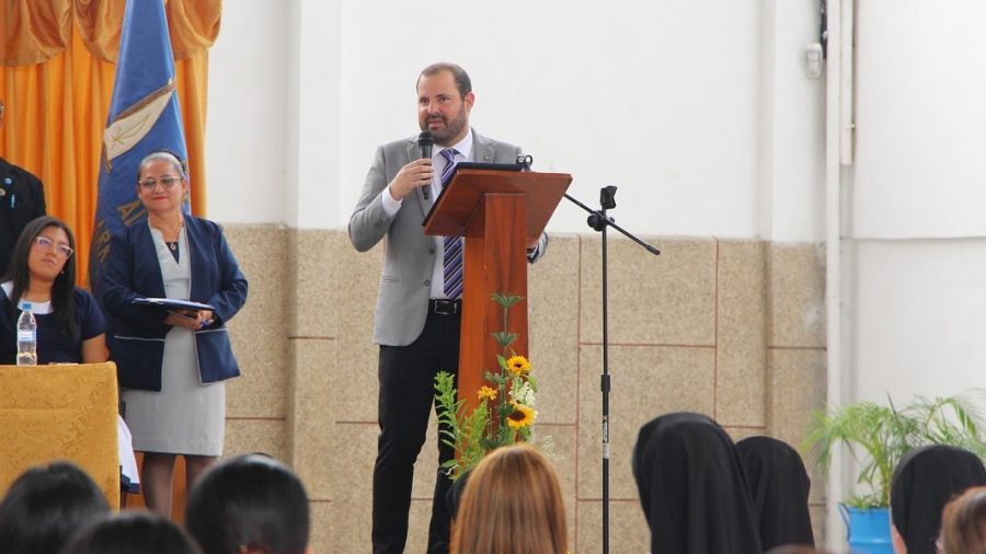 Unidad Educativa Stella Maris 4